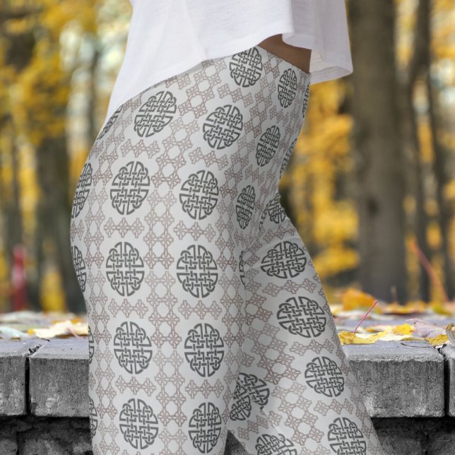 Legging Cinza na moda e padrão circular preto (Stylish Gray and Black Circular Tribal Pattern Leggings)