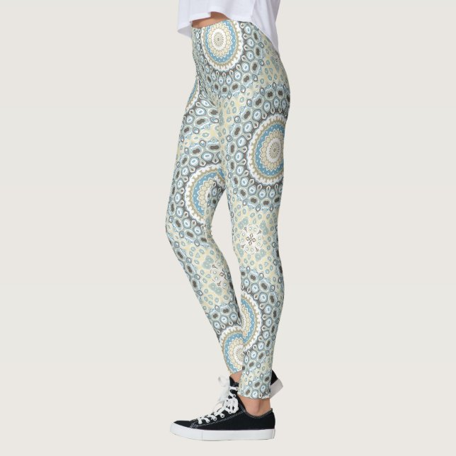 Legging Coastal Mandala in Sand, Blue, and Driftwood Tones (Esquerda)