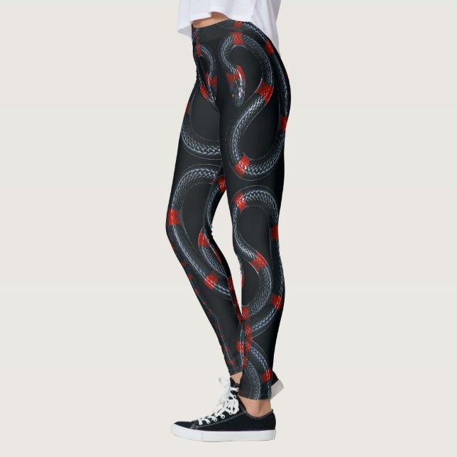 Legging Cobra preto e vermelho sobre as pernas pretas (Esquerda)