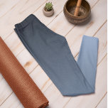 Legging Cor da Tendência do outono Leggens Azuis de Mão<br><div class="desc">Na moda Pó Leggings ombre sutis de azul do outono e inverno de 2023/24, a coleção de cores de tendência oferece charme de eterno. Estas Leggings em forma de "Ombre Cyan Leggings" apresentam um gradiente, desaparecendo do escuro no topo para a cor mais clara/mais clara nas pernas. Estas leggings azuis...</div>