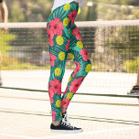Legging Esportes de Flor Tropical de Hibiscus do Picleball<br><div class="desc">Leve o seu jogo de picleball para o próximo nível com estas leggings fantásticas,  de alta qualidade,  com bolas amarelas de piclebolas contra um fundo floral tropical. Perfeito para diversão ou torneio ou excelente para vestir pela cidade também.</div>