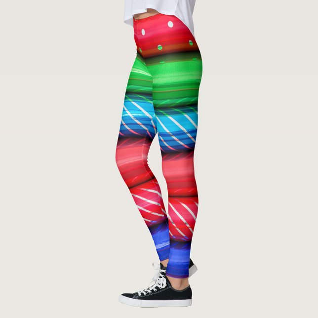Legging Feriado ( Colorful leggings featuring vibrant patterns. )