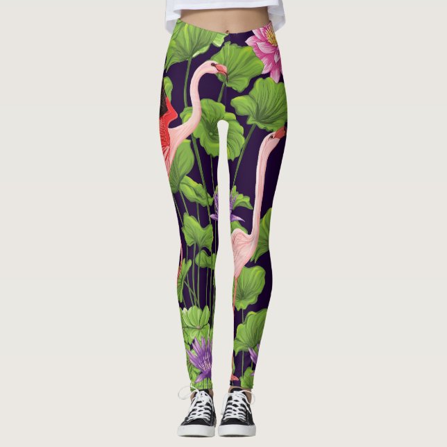 Legging Flamingo, plantas tropicais, fundo negro. (Frente)