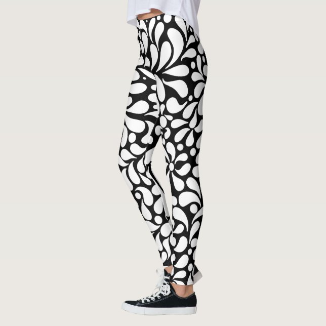 Legging Flores brancas modernas e velhas em fundo preto (Esquerda)