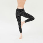 Legging Flores pretas do Yoga Comfy<br><div class="desc">Pernas confortáveis e na moda para ioga,  pilatos,  ginástica ou aparência urbana com um adorável padrão de cinzas com flores pequenas e fundo preto. Um presente ideal para praticar o autoamor ou para as mulheres que você ama: amigos,  mãe e irmãs!</div>