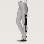 Legging Gato Preto e Branco Seguindo | Engraçado Tuxedo Ca<br><div class="desc">Gato Negro e Branco segurando com Cinzas de Garras. Divertido para a academia,  classe de ioga,  ou em casa no sofá enrolou-se com o seu gatinho. Veja o Doodle World da Jenn para leggings e produtos divertidos ainda mais incomuns com este gato de smoking louco. ©Jenn Inashvili</div>