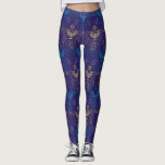 Legging Hanukkah Festival Party Trendy Blue Doodle Patterl<br><div class="desc">Design de leggings com feliz Festa de Chanucá, bela decoração azul, feriado judeu, símbolos de ornamento festivo. Antro azul marinho Chanucá com símbolos tradicionais Chanukah - sonhos de madeira (rodando), donuts, menorah de ouro, velas, estrela de David e padrão de rabiscos brilhando. Decoração de Eventos do Festival de Chanucá. Jerusalém,...</div>