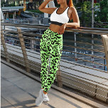 Legging Impressão de Tigre Verde Claro<br><div class="desc">As leggings verdes sobre leopardo são uma escolha ousada e moda, com um fundo verde vívido e um intrincado padrão de impressão leopardo. A combinação única da impressionante cor verde com a clássica impressão do leopardo cria uma fusão cativante da estética moderna e animalista. Estas leggings são versáteis, adequadas para...</div>