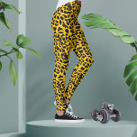 Legging Impressão Neon yellow Leopardo Animal<br><div class="desc">Leggings de impressão de leopardo animal são uma escolha ousada e moda, com um fundo verde vívido e um intrincado padrão de impressão de leopardo. A combinação única da impressionante cor verde com a clássica impressão do leopardo cria uma fusão cativante da estética moderna e animalista. Estas leggings são versáteis,...</div>