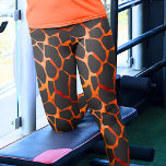 Legging Jungle Giraffe Impressão<br><div class="desc">Estas leggings são lindamente desenhadas com um padrão de manchas laranja e girafa preta mesmerante, oferecendo uma adição única e na moda ao seu guarda-roupa. O padrão apresenta as manchas distintivas e elegantes características das girafas, criando um olhar sofisticado e atraente. As leggings são feitas de tecidos de alta qualidade...</div>