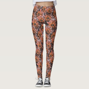 Legging Laranja-aquarela e flores marrons.