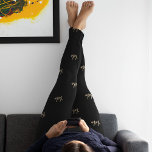 Legging Leggens Douradas Típicas  Pretas, Rosa-Quente, XOX<br><div class="desc">Esta é uma bela tipografia/ design de texto com "XOXO" como padrão. Está na tendência de preto, rosa quente / magenta, e ouro. Perfeito para um presente de Dia de os namorados ou Aniversário, ou para uma nova adição às suas roupas e acessórios de na moda. Para personalizar, você pode...</div>