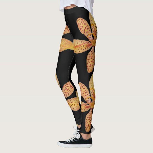 Legging Lily de Blackberry, com manchas laranja claras, a  (Esquerda)