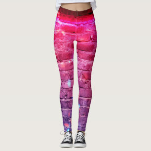 Legging Luz neon: parede de tijolos vazia.