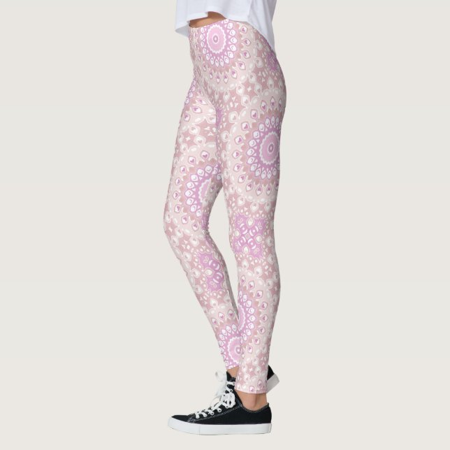 Legging Mandalá Rosa Suave com Motivos de Coração e Pétala (Esquerda)