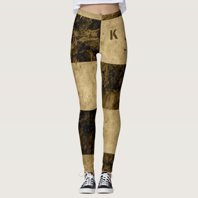 Legging Monograma de Azulejos Dourados Grunge Preto Person (Frente)