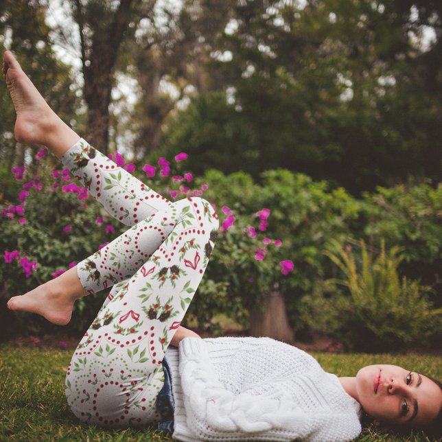 Legging Monograma Greenerage Foliage Holly Berries (Christmas pattern with pine cones, greenery, and red berries, leggings)
