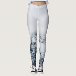 Legging Montanhas de neve impressionantes cobertas por nuv