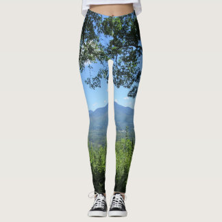 Legging Montanhas Entre Duas Árvores