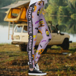 Legging Noite de Camp Bonita do Halloween de Texto Persona<br><div class="desc">Prepare-se para um Dia das Bruxas "Bonito" com nosso design do Campo de Halloween de Texto Personalizado! Este padrão de abstrato cativante é o complemento perfeito para as suas celebrações assustadoras. Personalize-o com o seu próprio texto para um toque único e deixe a magia do Halloween ganhar vida. Quer você...</div>