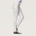 Legging Noivado rosa rosa pincelado antigo a ser<br><div class="desc">Uma noiva de noivado rosa rosa pincelada antiga para ser t-shirt de presentes. Esta bela coleção floral clássica será perfeita para uma celebração de jardim interior ou exterior para uma celebração de casamento, chá de panela, chá de fraldas ou estilo country. Apenas modifique-o da forma que você gosta, a coleção...</div>