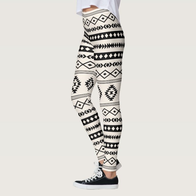Legging Padrão Aztec Black on Cream Mixed Motifs (Esquerda)