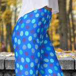 Legging Padrão de Bolinhas azul e azul delicioso<br><div class="desc">Estique-se em estilo com leggings azuis vibrantes! Adicione um pop de cor ao seu guarda-roupa com estas leggings chic, de tema azul. Perfeito para um dia casual em casa, uma sessão de exercícios ou uma tarefa rápida, essas leggings combinam conforto e estilo sem esforço. Prepare-se para se sentir na moda...</div>