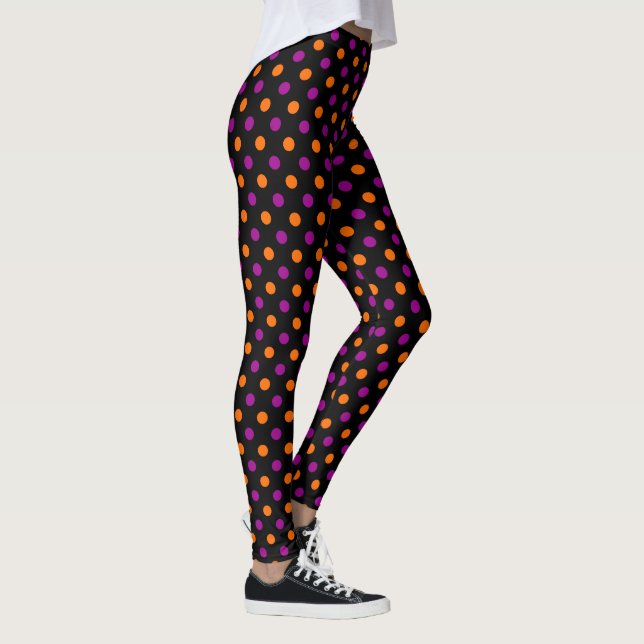 Legging Padrão de bolinhas laranja e roxo em fundo preto (Direita)