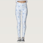 Legging Padrão de Rosa Azul Floral<br><div class="desc">Estas leggings florais apresentam um padrão de rosas azuis com um impressão de folha úmida ao fundo. Projetado pelo artista mundialmente famoso ©Tim Coffey.</div>