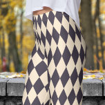 Legging Padrão de Verificação de Black e Papaya Harlequin<br><div class="desc">Giro e Chic: adicione um contraste ousado ao seu guarda-roupa com estas leggings de padrão Harlequin! Suas cores vibrantes e design único são perfeitas para fazer uma poderosa declaração em qualquer roupa casual. Confortável e na moda, essas pernas são ideais para qualquer um que ama se destacar. Não espere... pegue...</div>