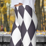 Legging Padrão de Verificação do Harlequin Preto e Branco<br><div class="desc">Poderoso e divertido: vire as cabeças com estas corajosas pernas de Harlequin! O padrão impressionante e colorido adiciona um talento enérgico e moderno a qualquer roupa. Perfeito para dias ocasionais ou fazer de uma declaração de moda, eles são confortáveis e na moda. Não perca a cabeça, pegue a sua agora...</div>