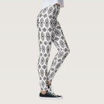 Legging Padrão geométrico de ikat étnico branco e preto<br><div class="desc">Padrão geométrico de ikat tribal preto e branco.</div>