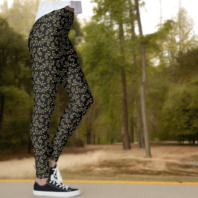 Legging Padrão Verde Folha Em Preto (fern pattern on black leggings)
