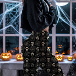 Legging Padrões do crânio e da teia do Halloween preto<br><div class="desc">Adote o seu estilo assustador com estas leggings de padrão Halloween Skull e Spiderweb. Apresentando crânios e intrincados designs de teias em fundo preto, essas leggings são perfeitas para festas de Halloween ou adicionando um toque assustador às suas roupas do dia a dia. Confortáveis e esticáveis, eles fornecem uma na...</div>
