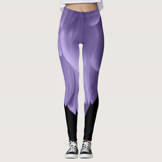 Legging Pétalas de flores roxas ultravioletas pretas (Frente)