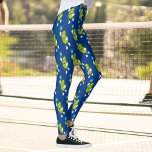 Legging Picles Engraçado Pickleball Segurando Pá e Bola<br><div class="desc">Todos os seus amigos de picleball vão rir-se destas Leggings Engraçadas de Pickleball apresentando um padrão completo de "pessoas" de picles de cartoon segurando pás e bolas de picleball. Excelente para jogos de recreação ou torneio/jogo clube - ou perfeito para vestir pela cidade.</div>