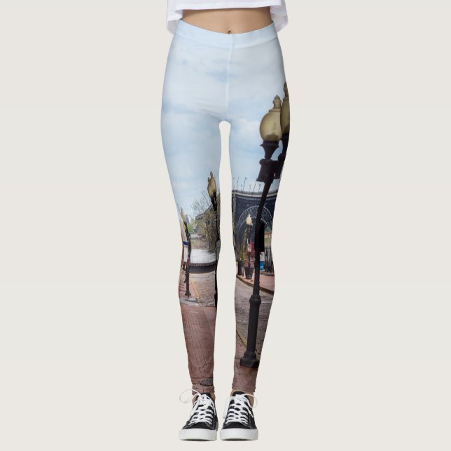 Legging Ponte Eads ao longo de Lucas Ave (Frente)