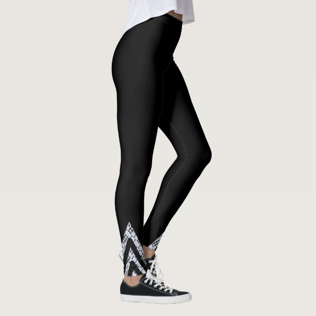 Legging Preto com inserção padrão em algemas (Direita)