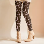 Legging Retro Rosa Bats Spider Girlie Halloween Mínimo<br><div class="desc">Esta design de Halloween divertida usa um padrão aleatório de simples morcegos e aranhas cor-de-rosa sobre um fundo marrom que pode ser personalizado para qualquer cor que você queira. Esta design divertida tem uma vibração retroativa e pode ser combinada com qualquer topo durante a temporada de outono e assustador! Misture...</div>