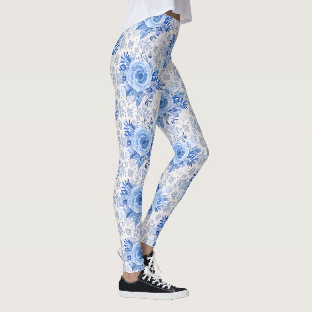 Legging Rosas Azuis Florais em Mulheres Brancas (Direita)