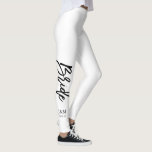 Legging Roteiro na moda "noiva " da cor feita sob<br><div class="desc">Cool personalizou o design nupcial do partido perfeito para festas de solteira,  chás de panela,  etc. escolhem sua cor legging clicando em "personalizam o" e então o conta-gotas de olho pequeno.</div>
