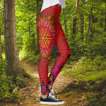 Legging Tela de Mandala Vermelha Cor-de-rosa e amarelo<br><div class="desc">Esta mandala funky apresenta vermelho,  rosa e amarelo em um estilo de tecelagem cesta. Imagens psicodélicas para o hippie moderno ou para qualquer pessoa que ame cores ranzinza.</div>