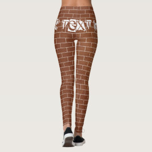 Legging Texto personalizado v com uma parede de tijolos -