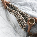 Legging Tiro branco Safari Impressão<br><div class="desc">Leggings de impressão de tigre branco são uma escolha ousada e moda com um fundo verde vívido e um intrincado padrão de impressão leopardo. A combinação única da impressionante cor branca com a clássica impressão leopardo cria uma fusão cativante da estética moderna e animalista. Estas leggings são versáteis, adequadas para...</div>