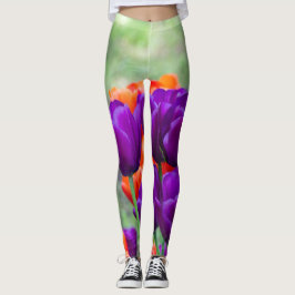 Legging Tulipas roxas escuras num dia ensolarado no jardim