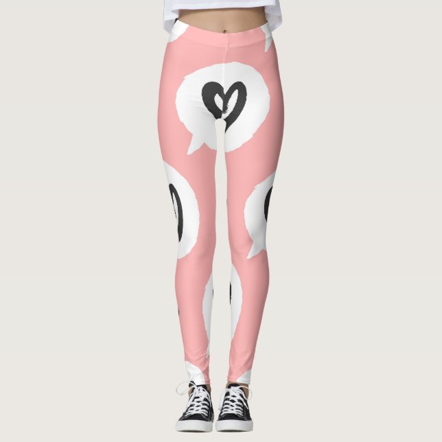 Legging Um padrão perfeito com corações. (Frente)
