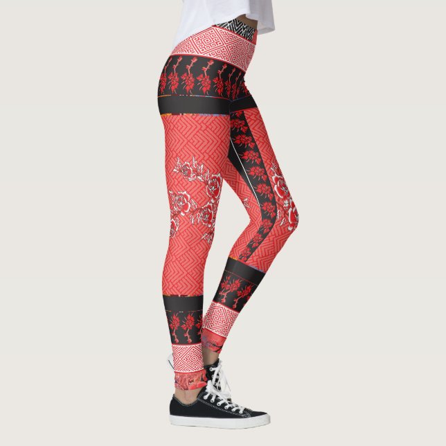 Legging um padrão vermelho e preto com flores (Direita)