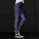 Legging Velvety Midnight Damask | Indigo Purple Grunge<br><div class="desc">Grunge dos anos 90, todo crescido! A pesada e dramática damasco barroco veludo e veludo, inspirada no gótico, no fundo da paleta do céu, cria uma vintagem opulenta que esmagou a textura de veludo. Da rica coleção luxuosa e sofisticada de "Moody Jewel Tones", esse novo efeito moderno de abstrato mestiço...</div>