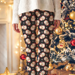 Legging Vintage Retro Papai Noel Padrão de Natal Preto<br><div class="desc">Adicione um toque festivo ao seu guarda-roupa com estas leggings de Natal retrógradas do Pai Natal. Apresentando um charmoso padrão de Papais noeis em um fundo preto, essas leggings são perfeitas para a temporada de festas. Confortável e na moda, eles são ideais para vestir a festas de Natal, ficar em...</div>