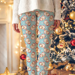 Legging Vintage Retro Santa Claus Padrão Azul de Natal<br><div class="desc">Adicione um toque festivo ao seu guarda-roupa com estas leggings de Natal retrógradas do Pai Natal. Apresentando um charmoso padrão de Papais noeis em um fundo azul, essas leggings são perfeitas para a temporada de festas. Confortável e na moda, eles são ideais para vestir a festas de Natal, ficar em...</div>